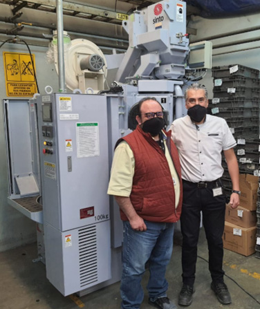 Pictured L-R: Ing. Cesar Roberto Vargas (Plant Manager), Ing. Ricardo Romero Arredondo (Maintenance Manager) in front of a DZB Spinner Hanger
