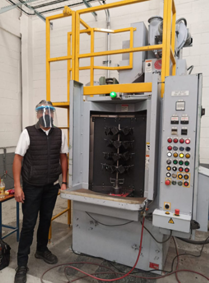 Ing. Ricardo Romero Arredondo (Maintenance Manger) in front of a DZB Spinner Hanger